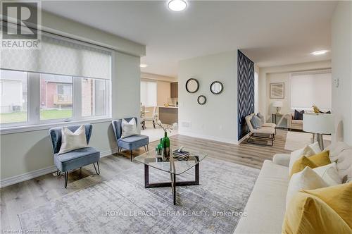 18 Elliot Avenue E, Centre Wellington (Fergus), ON - Indoor Photo Showing Living Room