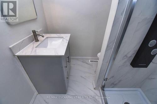 264 St Andrews Drive, Hamilton (Vincent), ON - Indoor Photo Showing Laundry Room