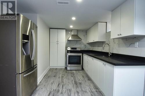 264 St Andrews Drive, Hamilton (Vincent), ON - Indoor Photo Showing Kitchen