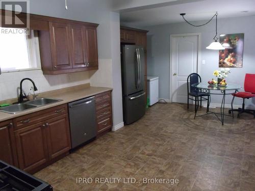 74 State Street, Welland (Welland Downtown), ON - Indoor Photo Showing Kitchen With Double Sink