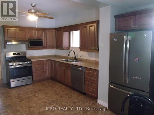 74 State Street, Welland (Welland Downtown), ON - Indoor Photo Showing Kitchen With Double Sink