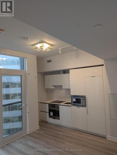 2103 - 238 Simcoe Street, Toronto (Kensington-Chinatown), ON - Indoor Photo Showing Kitchen