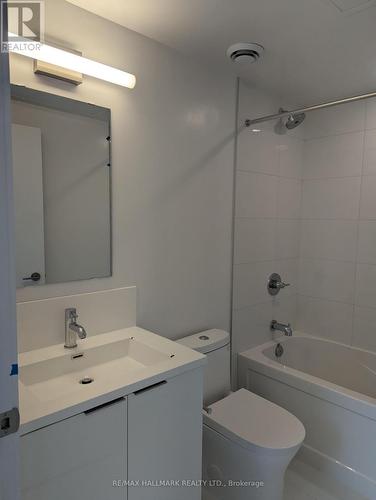 2103 - 238 Simcoe Street, Toronto (Kensington-Chinatown), ON - Indoor Photo Showing Bathroom