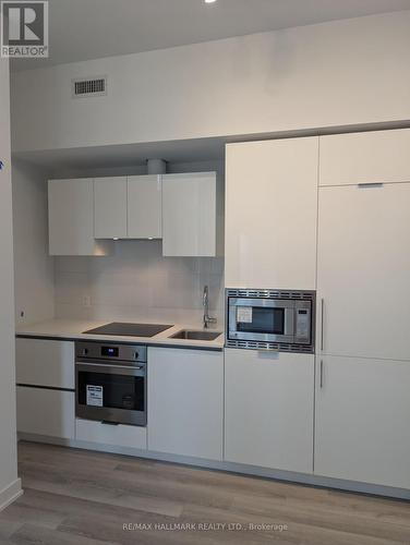 2103 - 238 Simcoe Street, Toronto (Kensington-Chinatown), ON - Indoor Photo Showing Kitchen