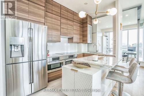 305 - 797 Don Mills Road, Toronto (Flemingdon Park), ON - Indoor Photo Showing Kitchen With Stainless Steel Kitchen With Upgraded Kitchen