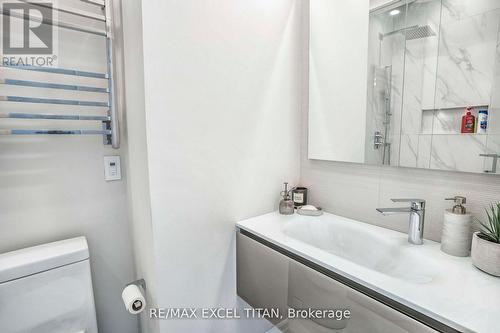 305 - 797 Don Mills Road, Toronto (Flemingdon Park), ON - Indoor Photo Showing Bathroom