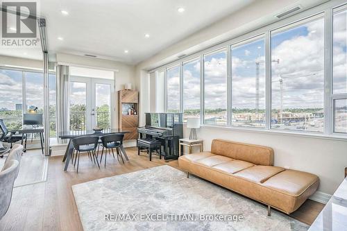 305 - 797 Don Mills Road, Toronto (Flemingdon Park), ON - Indoor Photo Showing Living Room