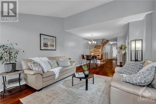 45 Springcreek Crescent, Ottawa, ON - Indoor Photo Showing Living Room