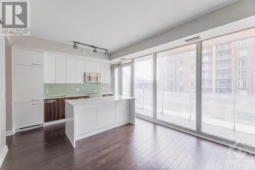 111 Champagne Avenue Unit#403, Ottawa, ON - Indoor Photo Showing Kitchen