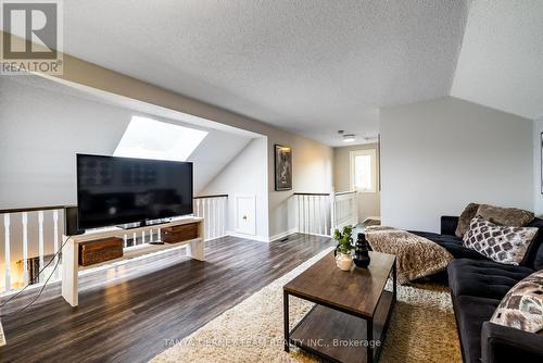 11 Roan Drive, Whitby (Lynde Creek), ON - Indoor Photo Showing Living Room