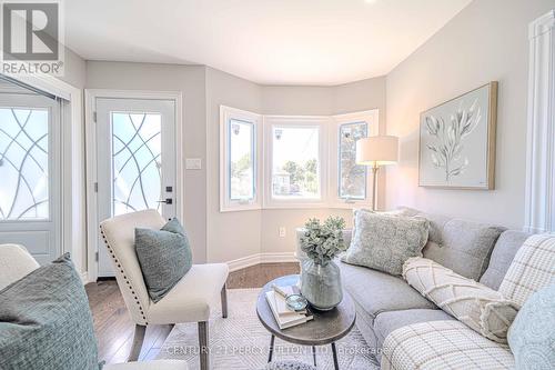 250 Mcnaughton Avenue, Oshawa (Central), ON - Indoor Photo Showing Living Room