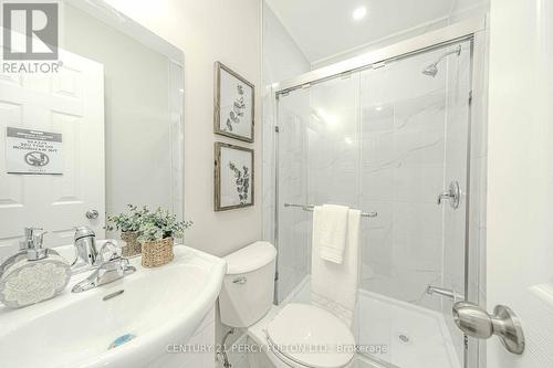 250 Mcnaughton Avenue, Oshawa, ON - Indoor Photo Showing Bathroom