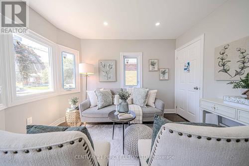 250 Mcnaughton Avenue, Oshawa (Central), ON - Indoor Photo Showing Living Room