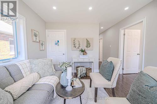 250 Mcnaughton Avenue, Oshawa (Central), ON - Indoor Photo Showing Living Room