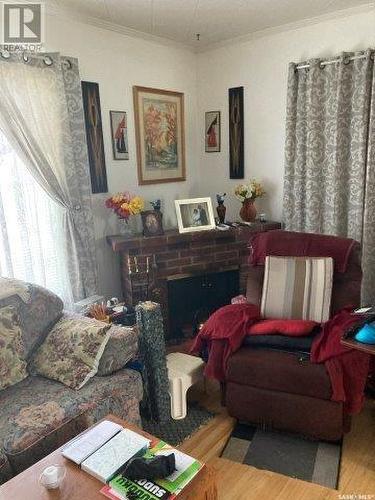 113 4Th Avenue Sw, Ituna, SK - Indoor Photo Showing Living Room