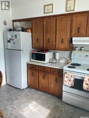 113 4Th Avenue Sw, Ituna, SK - Indoor Photo Showing Kitchen