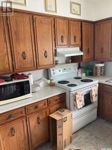 113 4Th Avenue Sw, Ituna, SK - Indoor Photo Showing Kitchen