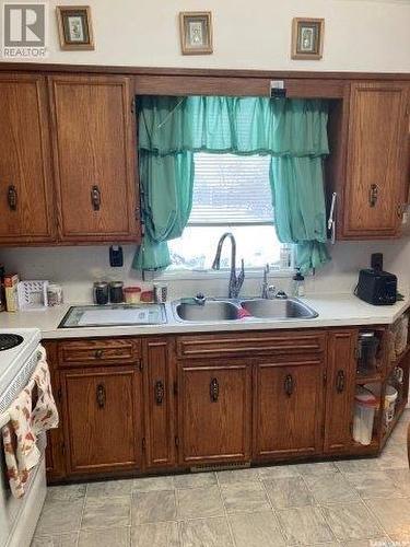 113 4Th Avenue Sw, Ituna, SK - Indoor Photo Showing Kitchen With Double Sink