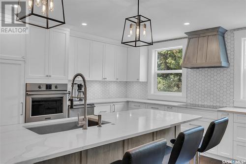 1125 15Th Street E, Saskatoon, SK - Indoor Photo Showing Kitchen With Upgraded Kitchen