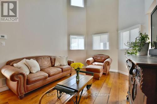 1889 Applewood Avenue, Innisfil (Alcona), ON - Indoor Photo Showing Living Room