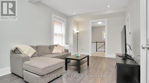 33 Yale Street, London, ON - Indoor Photo Showing Living Room