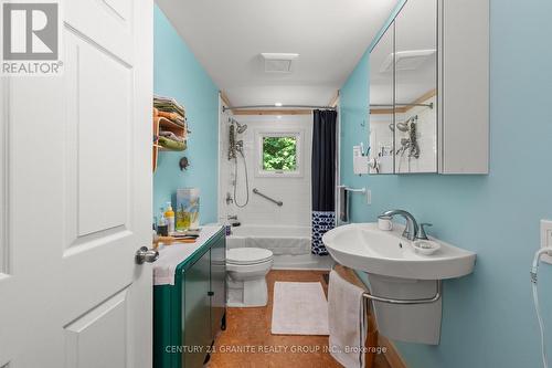 33225 Hwy 62, Hastings Highlands, ON - Indoor Photo Showing Bathroom