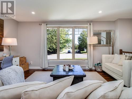 75 Berkley Drive, New Maryland, NB - Indoor Photo Showing Living Room