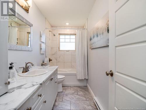 75 Berkley Drive, New Maryland, NB - Indoor Photo Showing Bathroom