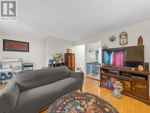 2972 Meadowbrook Lane Unit# 1, Windsor, ON - Indoor Photo Showing Living Room