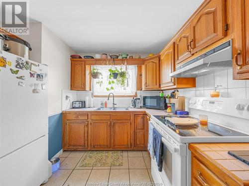 2972 Meadowbrook Lane Unit# 1, Windsor, ON - Indoor Photo Showing Kitchen With Double Sink