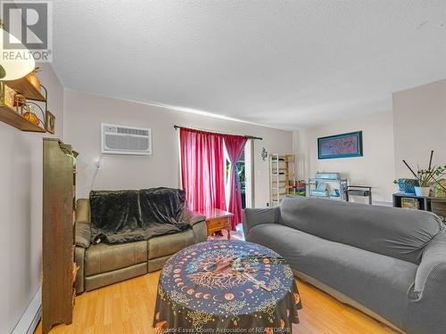 2972 Meadowbrook Lane Unit# 1, Windsor, ON - Indoor Photo Showing Living Room