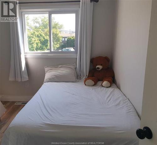 5477 Empress Street, Windsor, ON - Indoor Photo Showing Bedroom