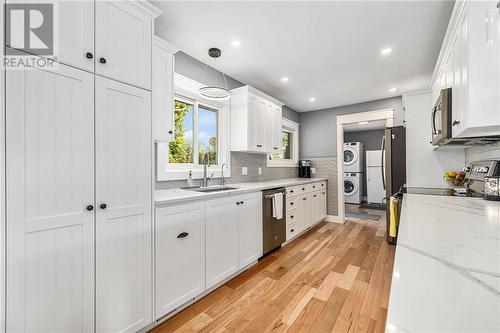 154 Stamford Drive, Perth, ON - Indoor Photo Showing Kitchen