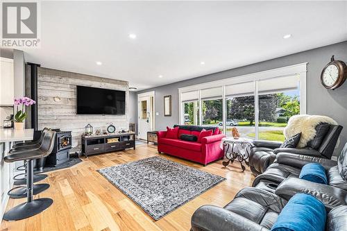 154 Stamford Drive, Perth, ON - Indoor Photo Showing Living Room