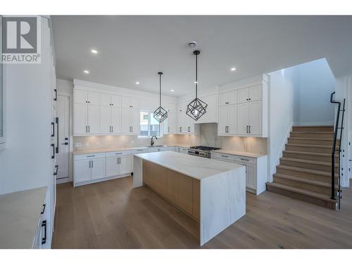 3304 Evergreen Drive, Penticton, BC - Indoor Photo Showing Kitchen With Upgraded Kitchen