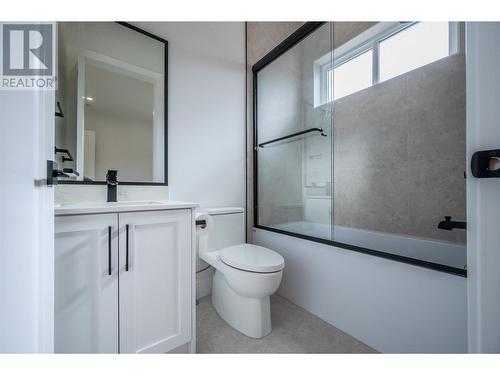 3304 Evergreen Drive, Penticton, BC - Indoor Photo Showing Bathroom