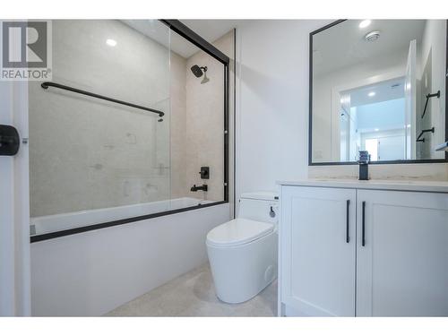 3304 Evergreen Drive, Penticton, BC - Indoor Photo Showing Bathroom