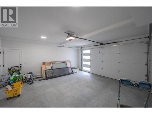 3304 Evergreen Drive, Penticton, BC - Indoor Photo Showing Garage