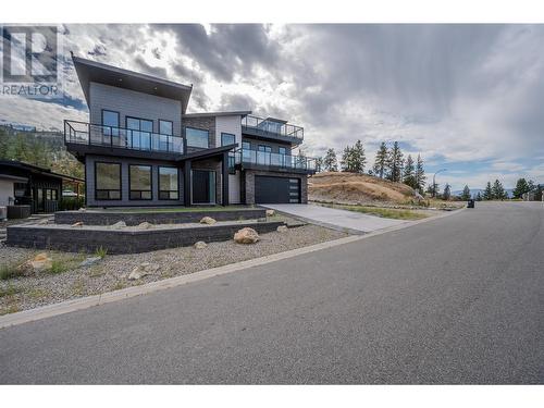 3304 Evergreen Drive, Penticton, BC - Outdoor