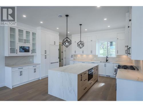 3304 Evergreen Drive, Penticton, BC - Indoor Photo Showing Kitchen With Upgraded Kitchen