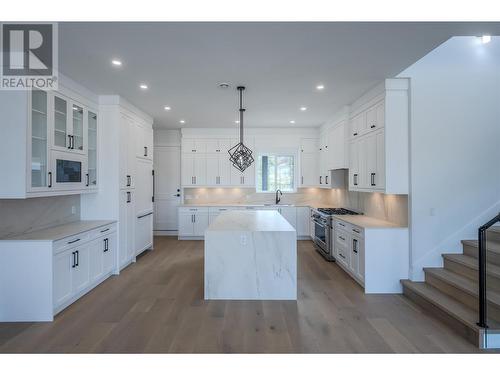 3304 Evergreen Drive, Penticton, BC - Indoor Photo Showing Kitchen With Upgraded Kitchen