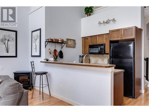 1331 Ellis Street Unit# 406, Kelowna, BC - Indoor Photo Showing Kitchen