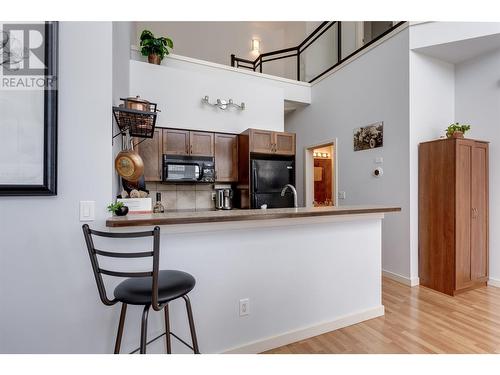 1331 Ellis Street Unit# 406, Kelowna, BC - Indoor Photo Showing Kitchen