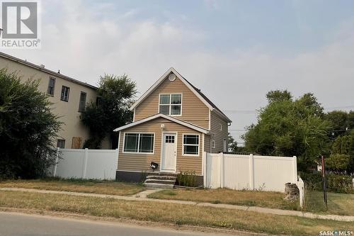 344 Lillooet Street W, Moose Jaw, SK - Outdoor