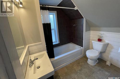 344 Lillooet Street W, Moose Jaw, SK - Indoor Photo Showing Bathroom