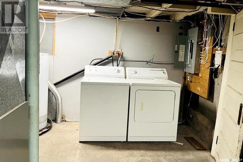 344 Lillooet Street W, Moose Jaw, SK - Indoor Photo Showing Laundry Room