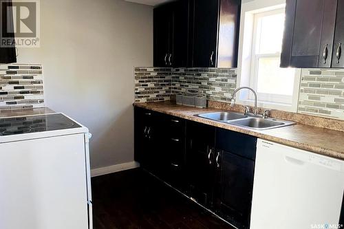 344 Lillooet Street W, Moose Jaw, SK - Indoor Photo Showing Kitchen With Double Sink