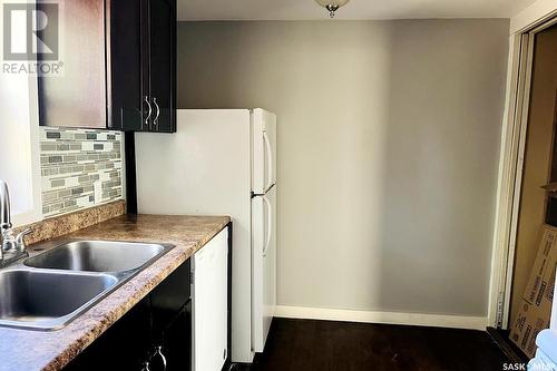 344 Lillooet Street W, Moose Jaw, SK - Indoor Photo Showing Kitchen With Double Sink