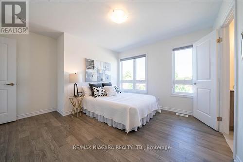 8064 Citation Road, Niagara Falls, ON - Indoor Photo Showing Bedroom