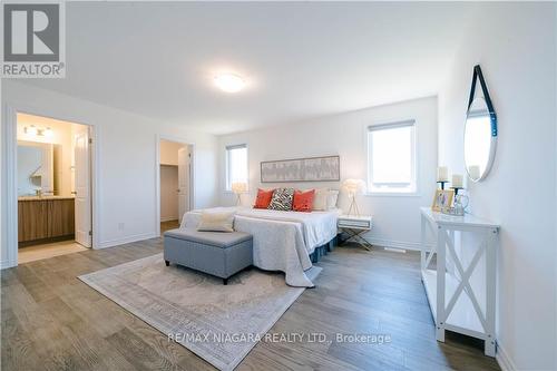 8064 Citation Road, Niagara Falls, ON - Indoor Photo Showing Bedroom